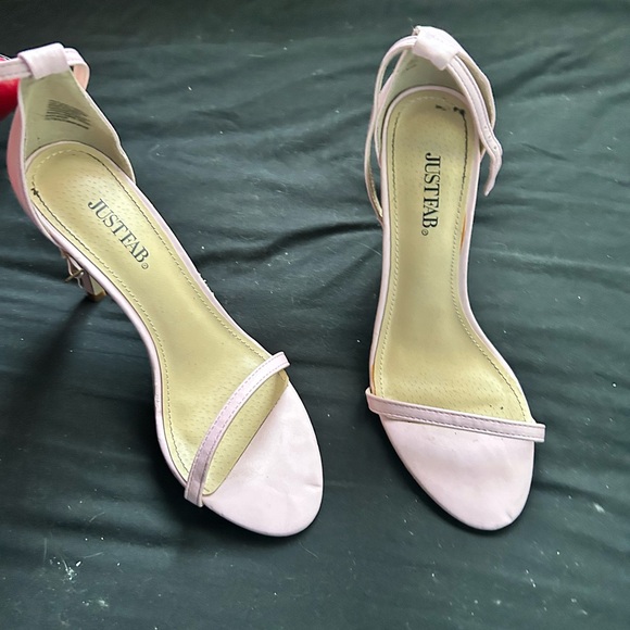 Pink heels. - Picture 6 of 8
